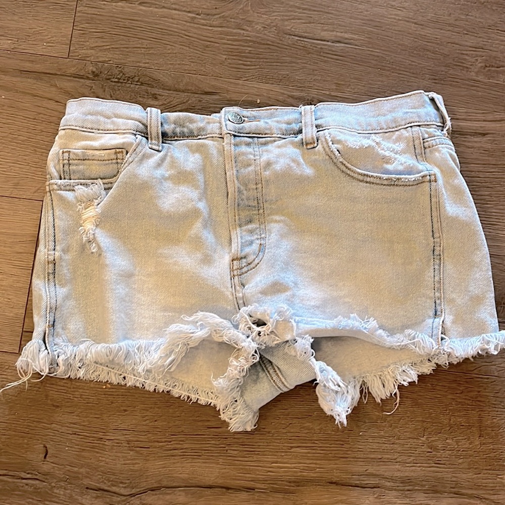 Carly Jean Los Angeles Light Wash Clementine Shorts